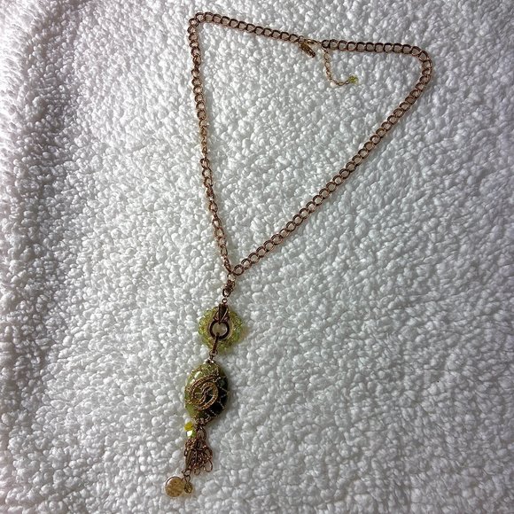 GREEN AND GOLD NECKLACE - Picture 1 of 3
